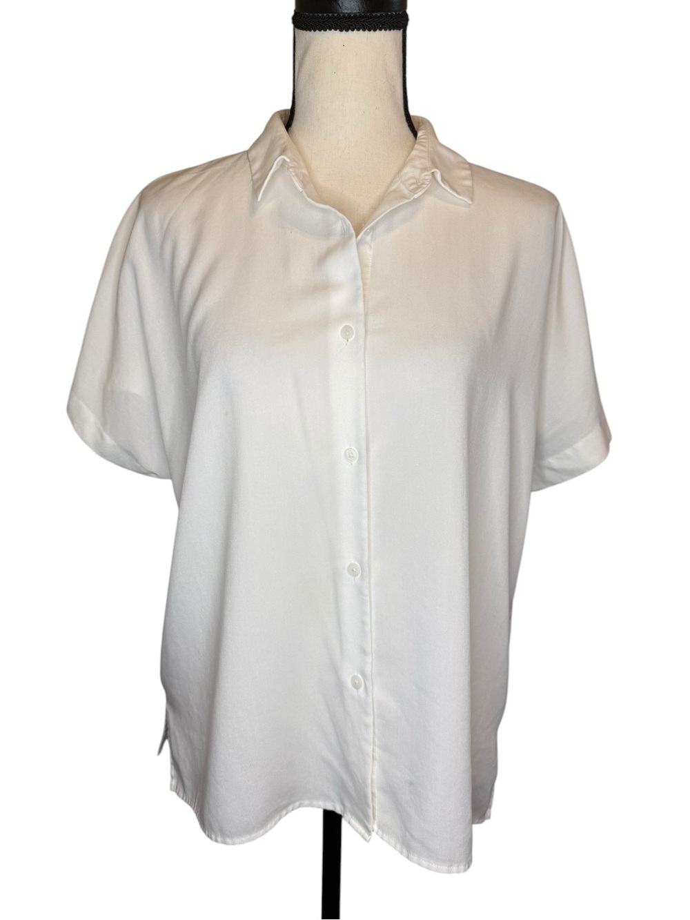 UNIQLO Classic Short-Sleeve Button Front Blouse in White
